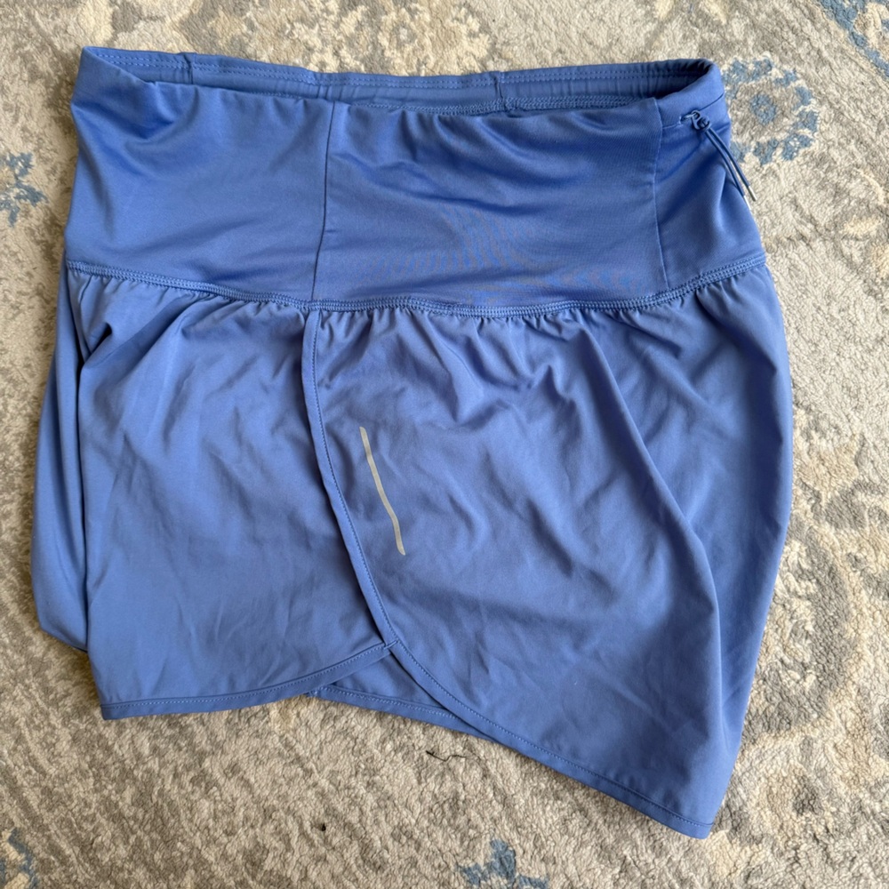 All in Motion Super High-Rise Shorts - Picture 3 of 9